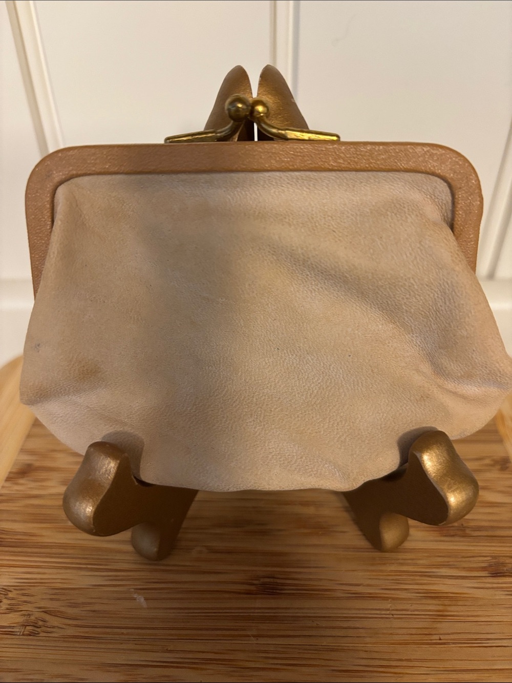 Vintage Simpro MC Cream/Tan Leather Coin Purse with Gold-Tone Kiss Lock